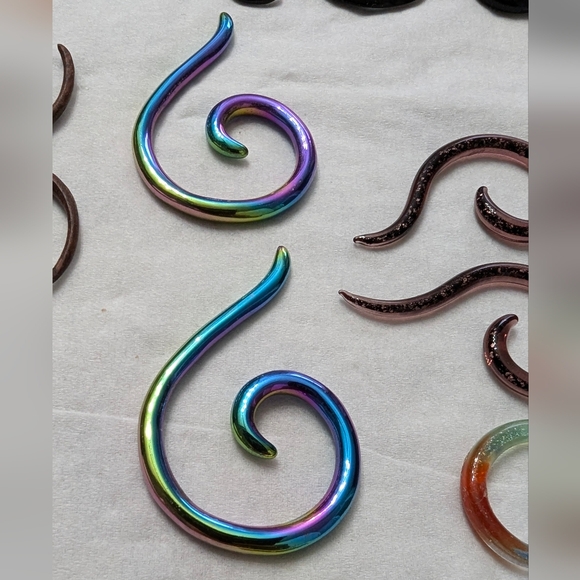Bodyartforms Jewelry - 8g 1 pair of Rainbow anodized titanium clunky large spirals gauged earrings